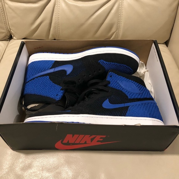 Air Jordan Retro 1 OG High Flyknit "Royal" - Picture 6 of 8
